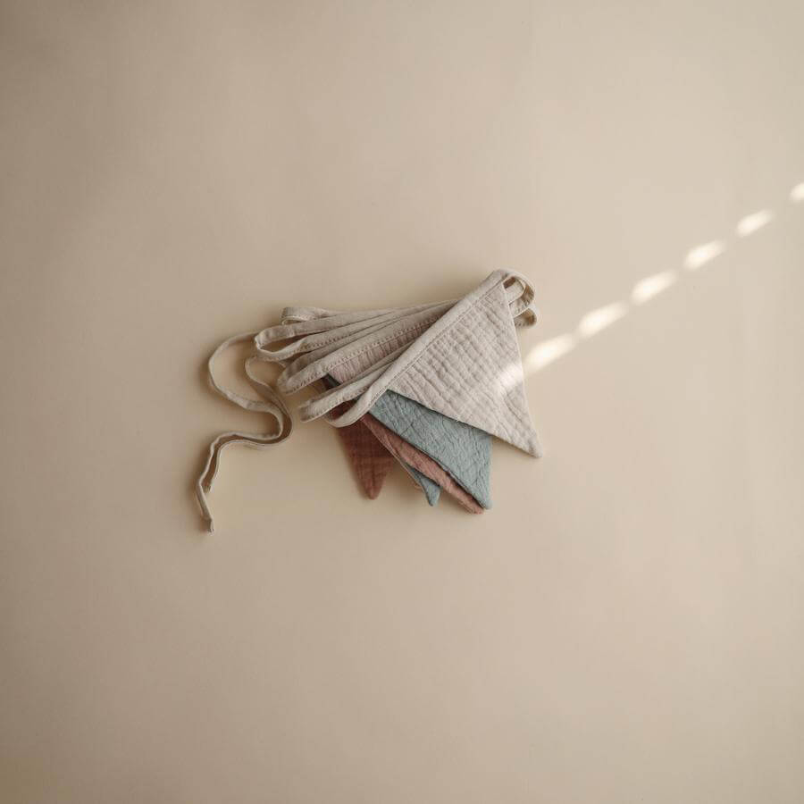 Mushie girlang med vimplar